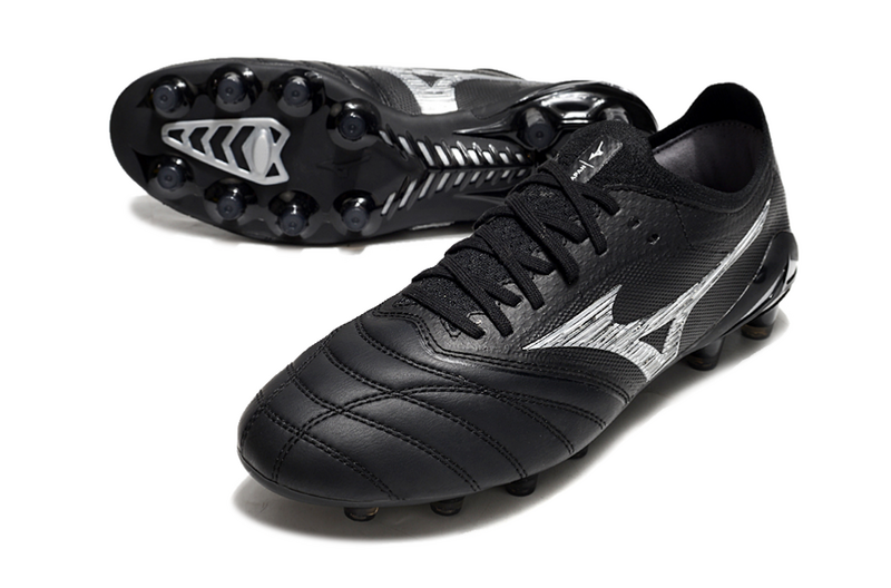 CHUTEIRA MIZUNO MORELIA NEO IV JAPAN CAMPO "UNLIMITED BLACK" - PRETA E BRANCA