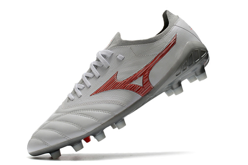 CHUTEIRA MIZUNO MORELIA NEO III JAPAN CAMPO - BRANCA E VERMELHA