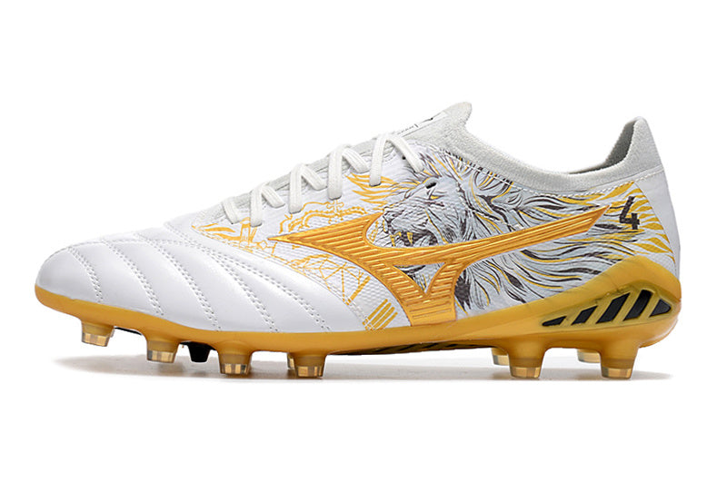 CHUTEIRA MIZUNO MORELIA NEO III JAPAN CAMPO "SÉRGIO RAMOS" - BRANCA E DOURADA