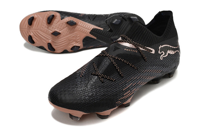 CHUTEIRA PUMA FUTURE 7 ULTIMATE CAMPO - PRETA E LARANJA