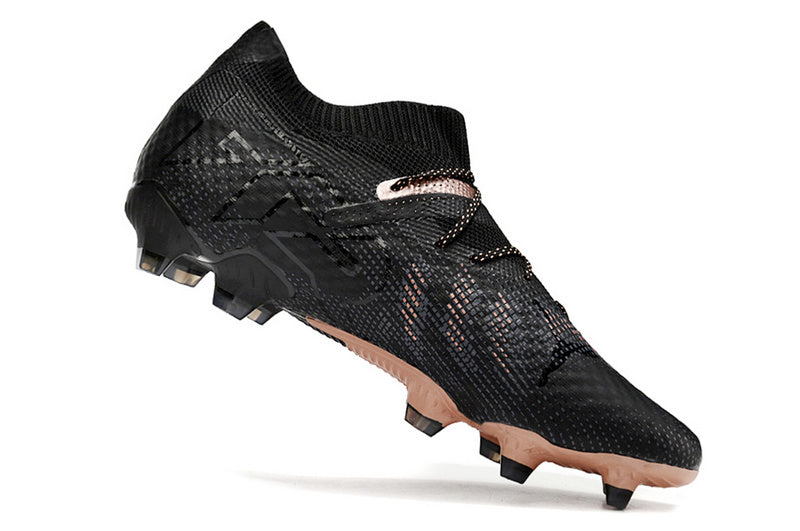 CHUTEIRA PUMA FUTURE 7 ULTIMATE CAMPO - PRETA E LARANJA