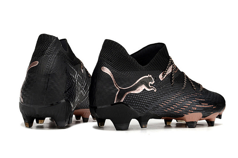 CHUTEIRA PUMA FUTURE 7 ULTIMATE CAMPO - PRETA E LARANJA