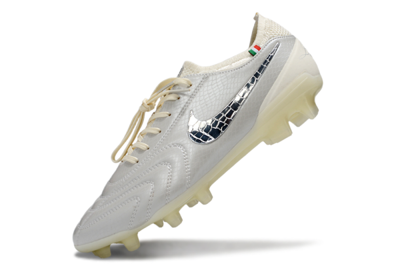 CHUTEIRA NIKE TIEMPO LEGEND 10 ELITE CAMPO "LUXE" - BRANCA