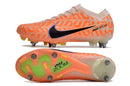 CHUTEIRA NIKE AIR ZOOM MERCURIAL VAPOR 15 ELITE TRAVA MISTA "UNITED" - LARANJA E PRETA