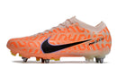 CHUTEIRA NIKE AIR ZOOM MERCURIAL VAPOR 15 ELITE TRAVA MISTA "UNITED" - LARANJA E PRETA