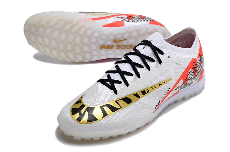 CHUTEIRA NIKE MERCURIAL AIR ZOOM VAPOR 15 ELITE SOCIETY - BRANCA E LARANJA