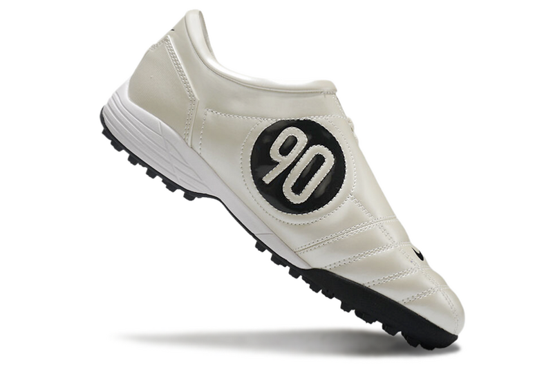 CHUTEIRA NIKE TOTAL 90 III SOCIETY - PRATA E PRETA