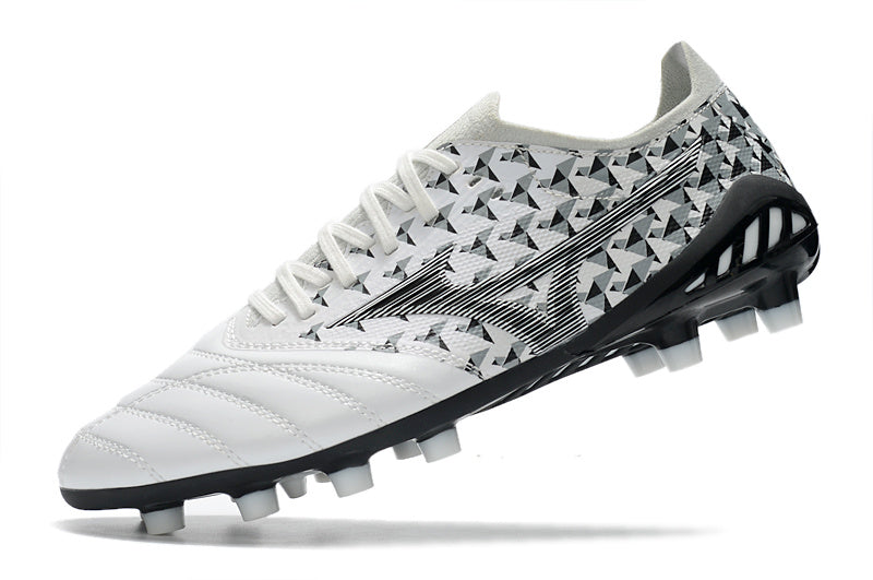 CHUTEIRA MIZUNO MORELIA NEO III JAPAN CAMPO - PRETA E BRANCA
