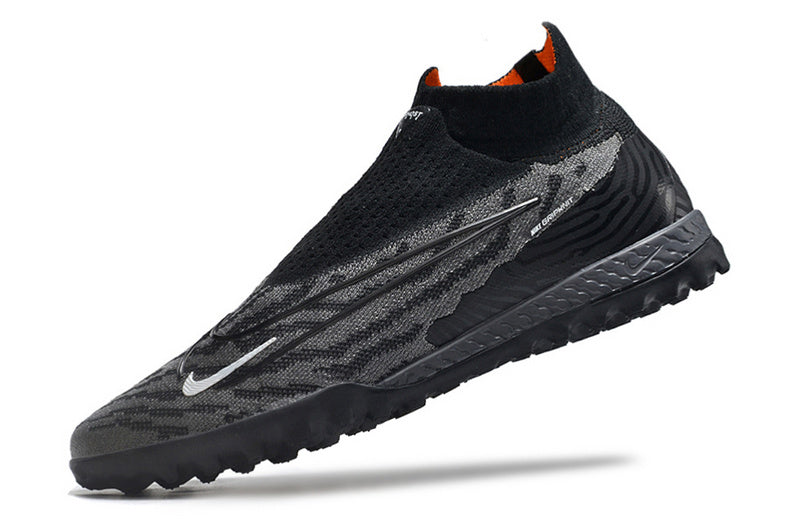 CHUTEIRA NIKE PHANTOM GX DYNAMIC FIT ELITE SOCIETY - CINZA, PRETA E LARANJA