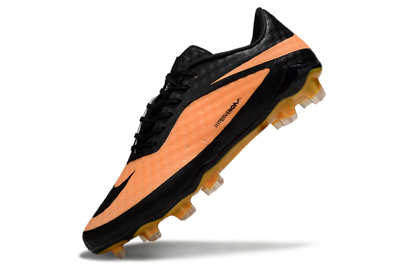 CHUTEIRA NIKE HYPERVENOM SE ELITE CAMPO - LARANJA E PRETA