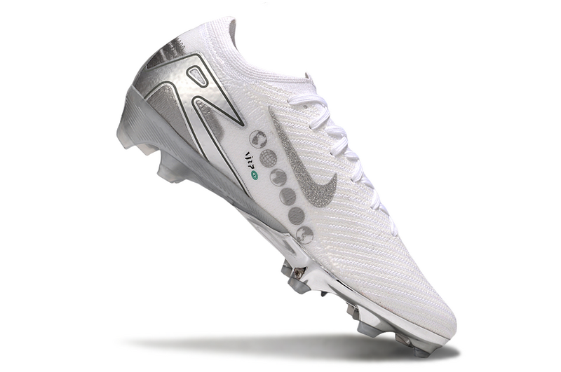 CHUTEIRA NIKE AIR ZOOM MERCURIAL VAPOR 16 ELITE CAMPO "VINI JR" - BRANCA E CINZA