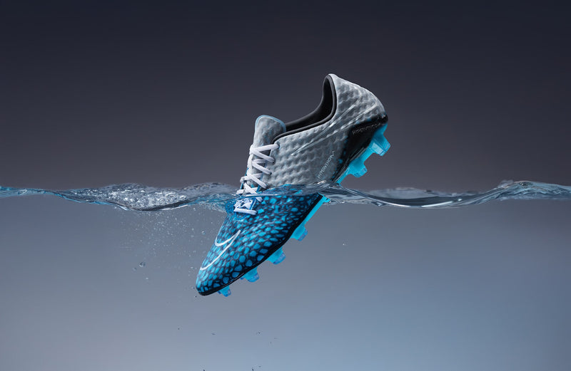 CHUTEIRA NIKE HYPERVENOM SE ELITE CAMPO "HYDRA" - AZUL E PRETA